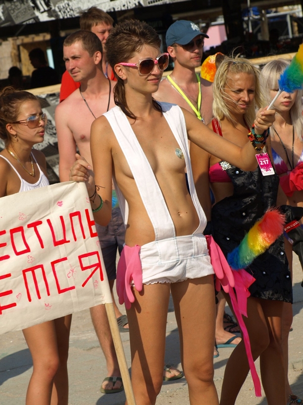 Pussy on Beach - Beach Girls Wearing Thongs; Amateur Beach 