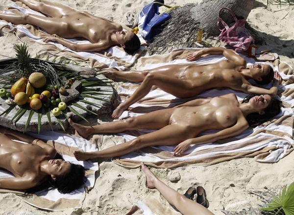 Boobs on Beach - Naked On The Beach; Amateur Beach 